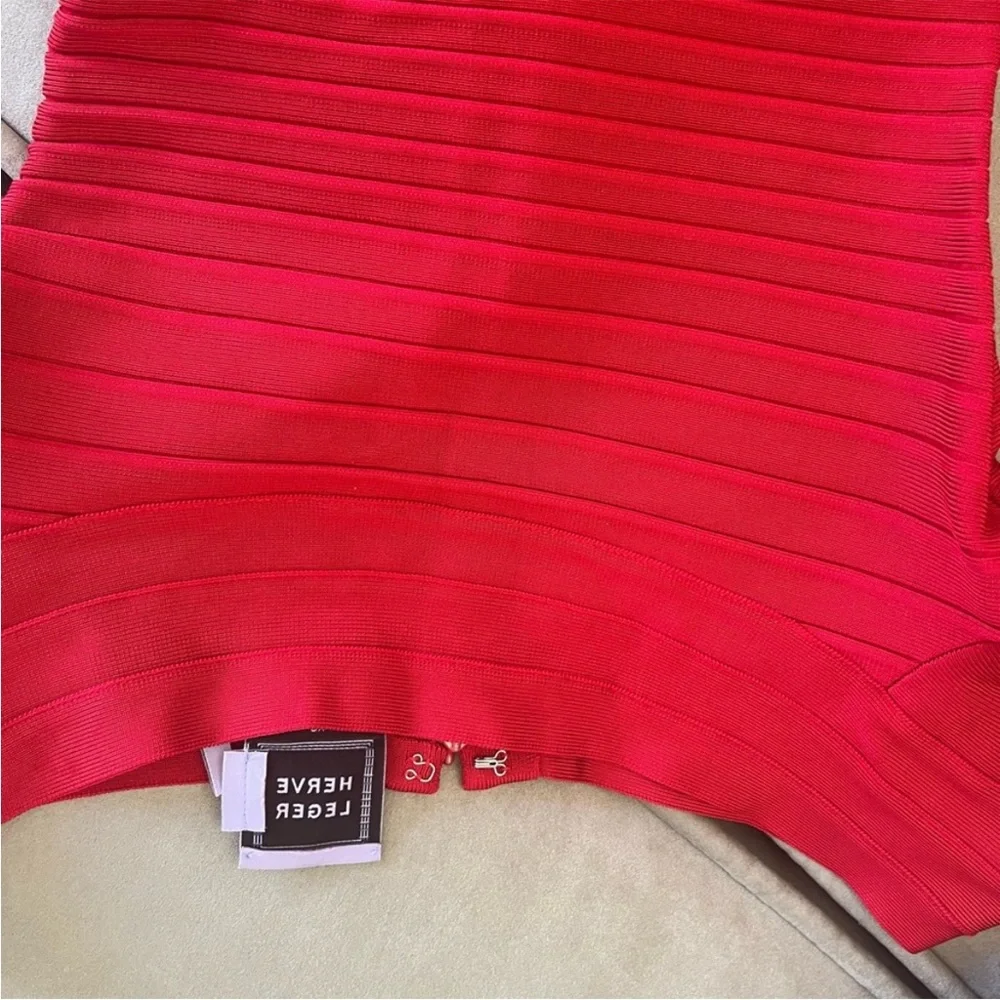 Hervé Léger “Renny” Long-Sleeve Off-Shoulder Bandage Dress – Red – XS - Picture 4 of 7